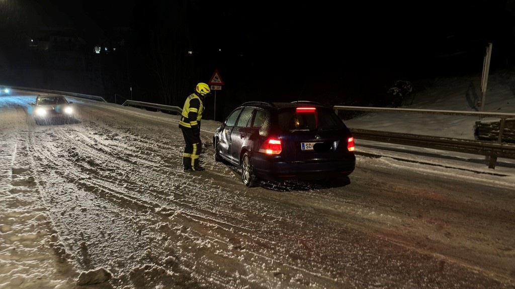 Eisregen mit Verkehrsunfall auf B149 Ortszentrum Suben